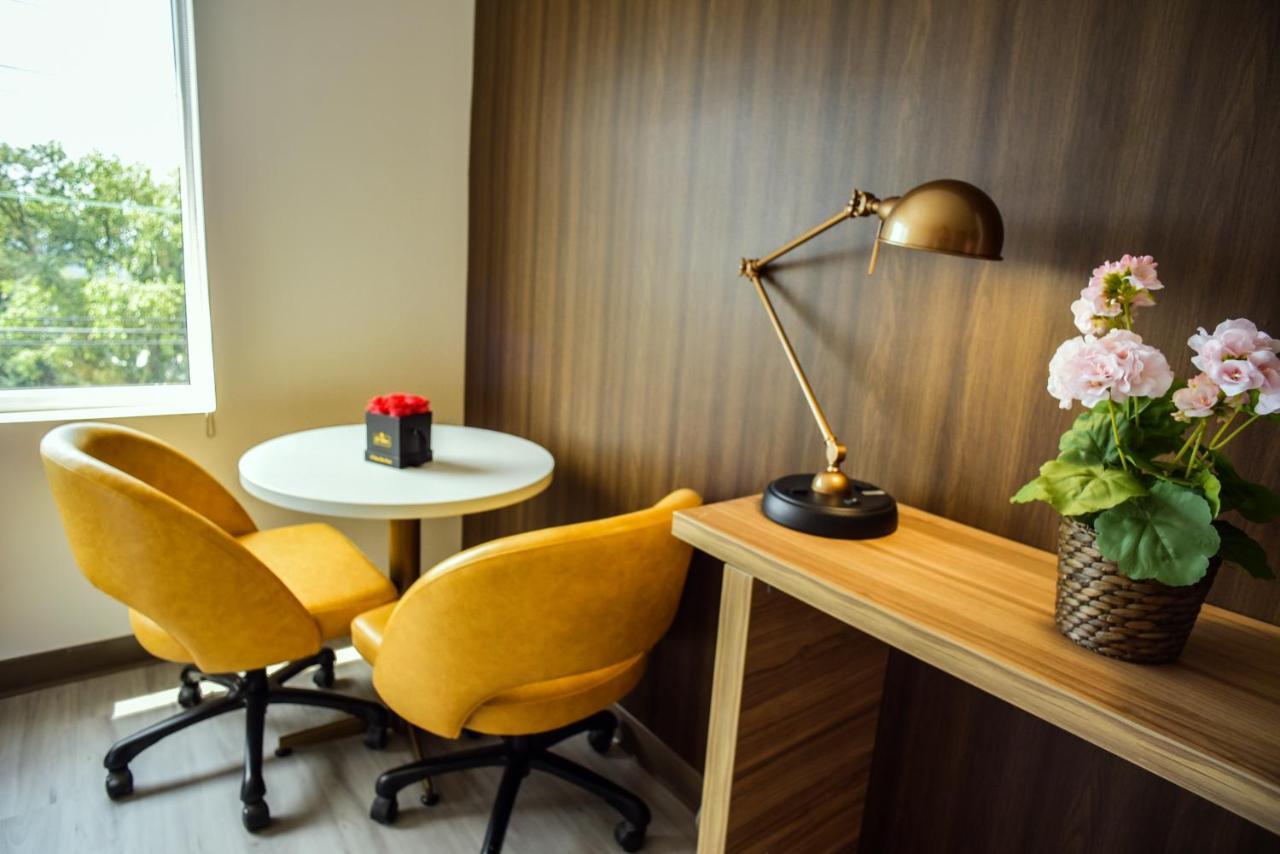 Отель Wyndham Garden North Bergen - Secaucus Экстерьер фото