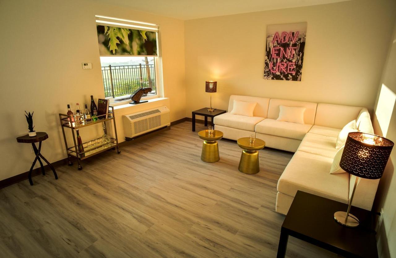 Отель Wyndham Garden North Bergen - Secaucus Экстерьер фото