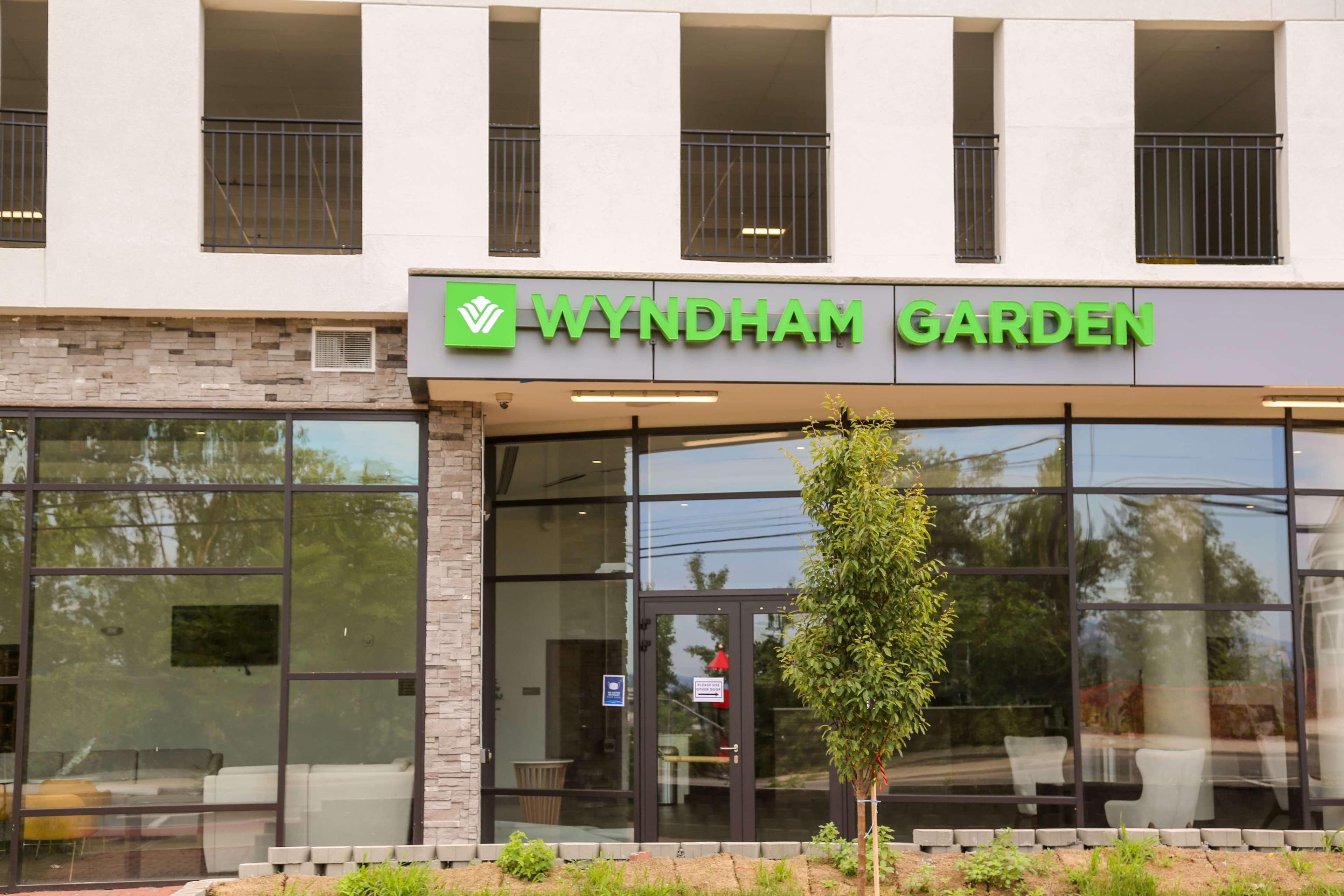 Отель Wyndham Garden North Bergen - Secaucus Экстерьер фото