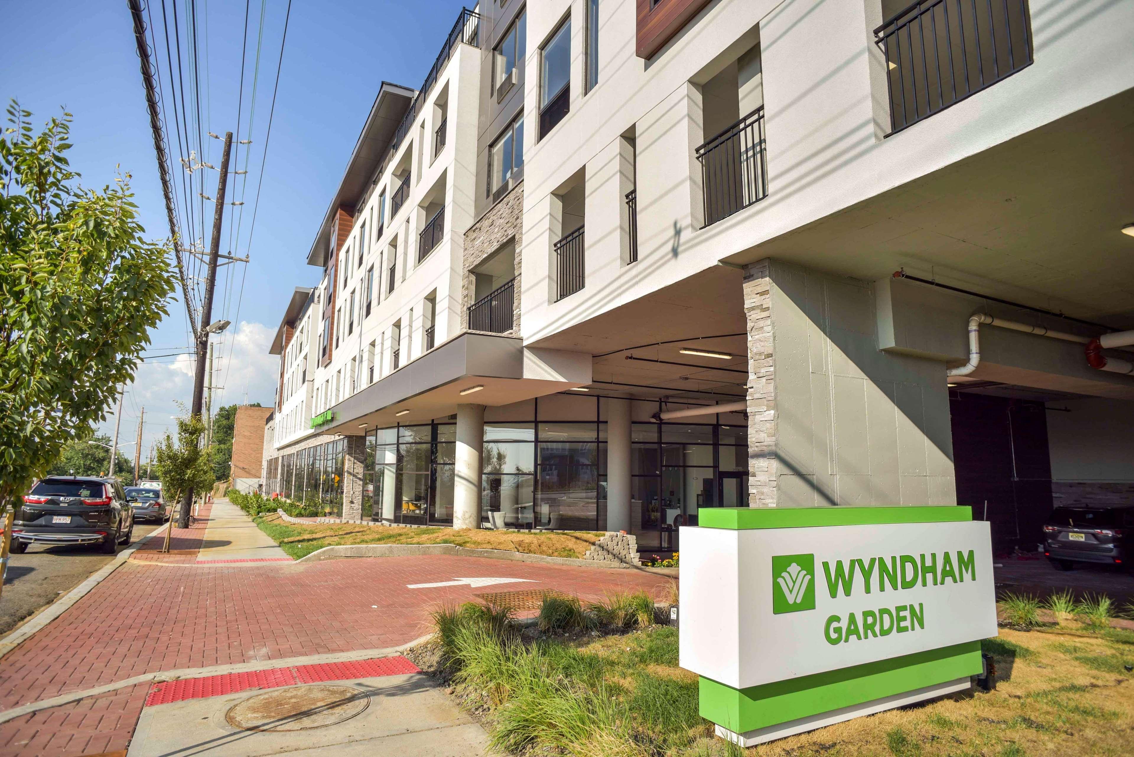 Отель Wyndham Garden North Bergen - Secaucus Экстерьер фото